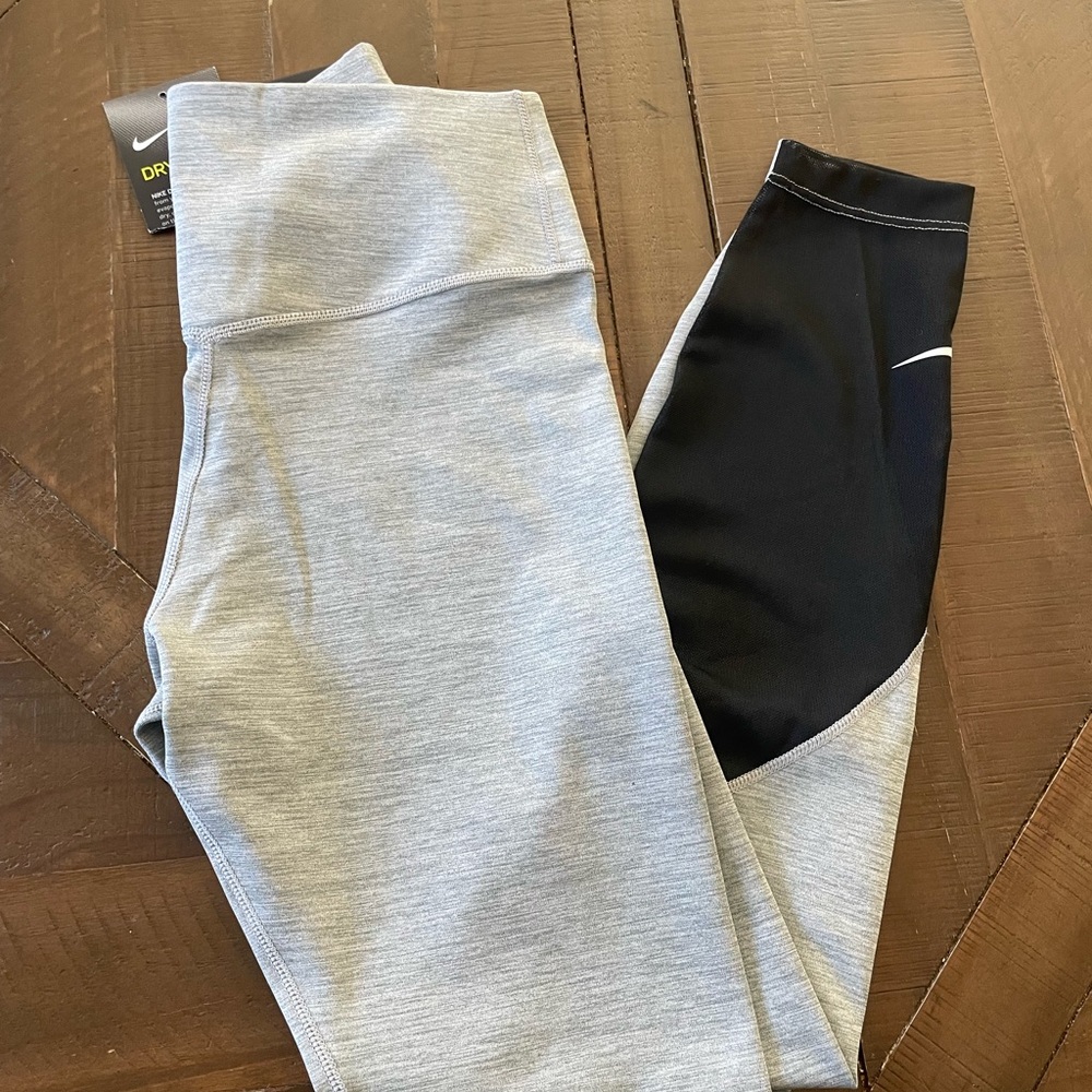 Nike Women’s Gray and Black active Leggings